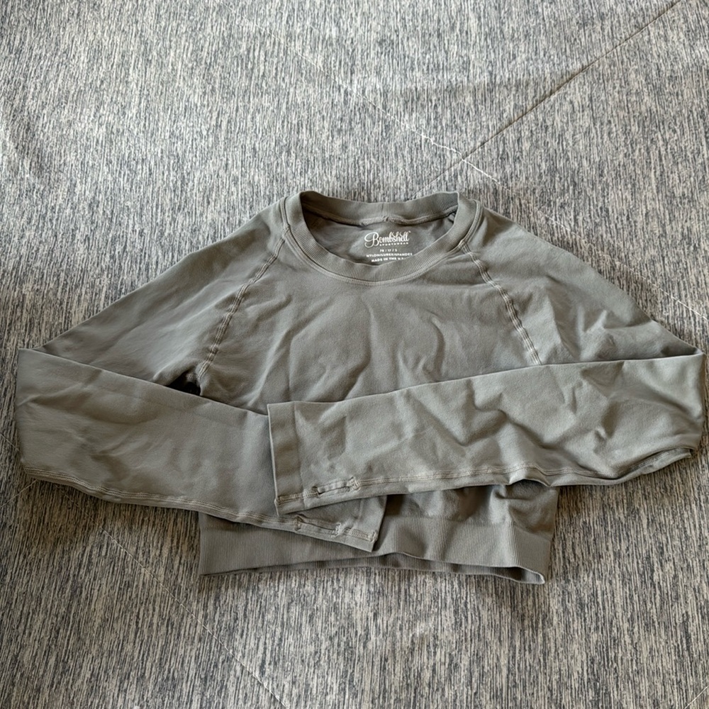 NWT BOMBSHELL SPORTSWEAR long sleeve crop top XS/S